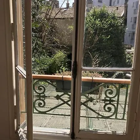 Apartment Calm And Sunny Flat On A Garden Paris