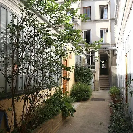 Calm And Sunny Flat On A Garden Apartment *